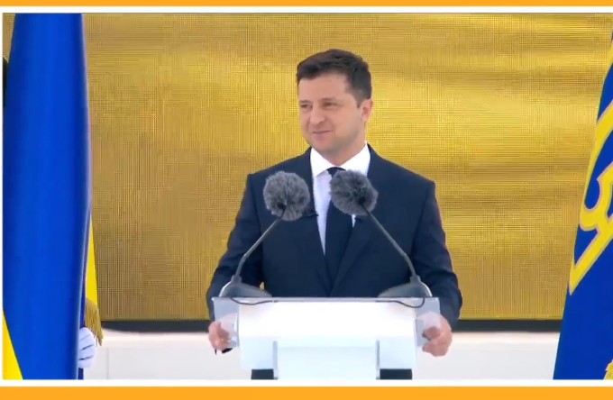 Зеленський у промові до Дня Незалежності згадав історичні події, видатних українців та пожартував про Януковича.