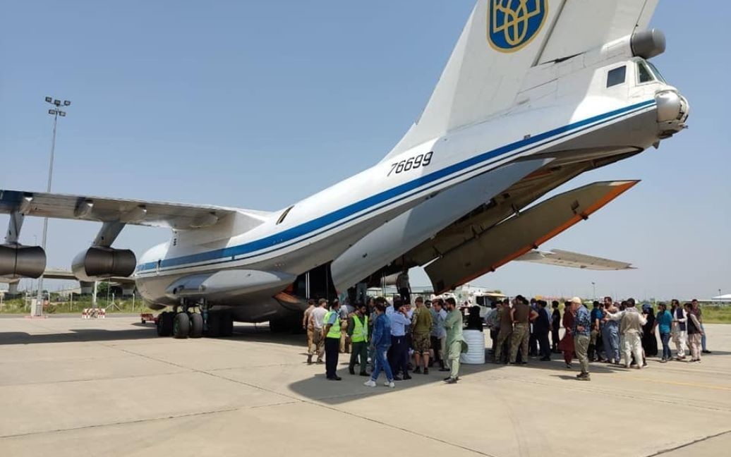 После захвата власти в Афганистане радикальным движением Талибан в Украину прибыли шесть эвакуационных самолетов.