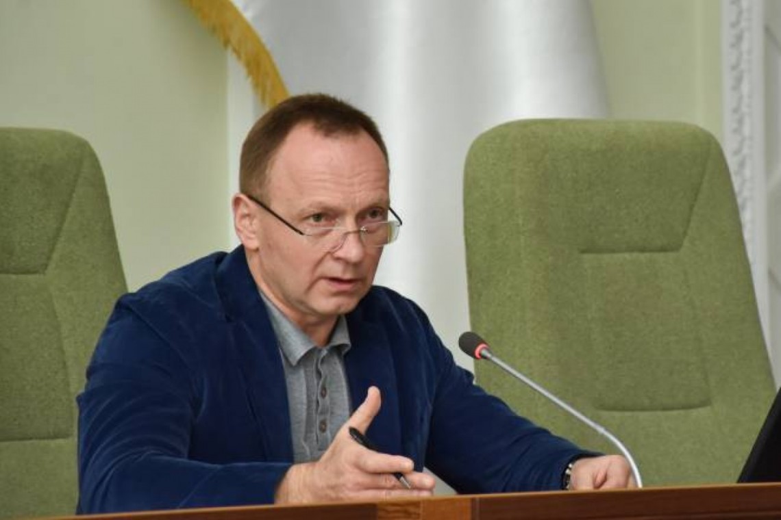 Мер Чернігова Владислав Атрошенко закликав утриматися від проведення лінійок у школах 1 вересня.