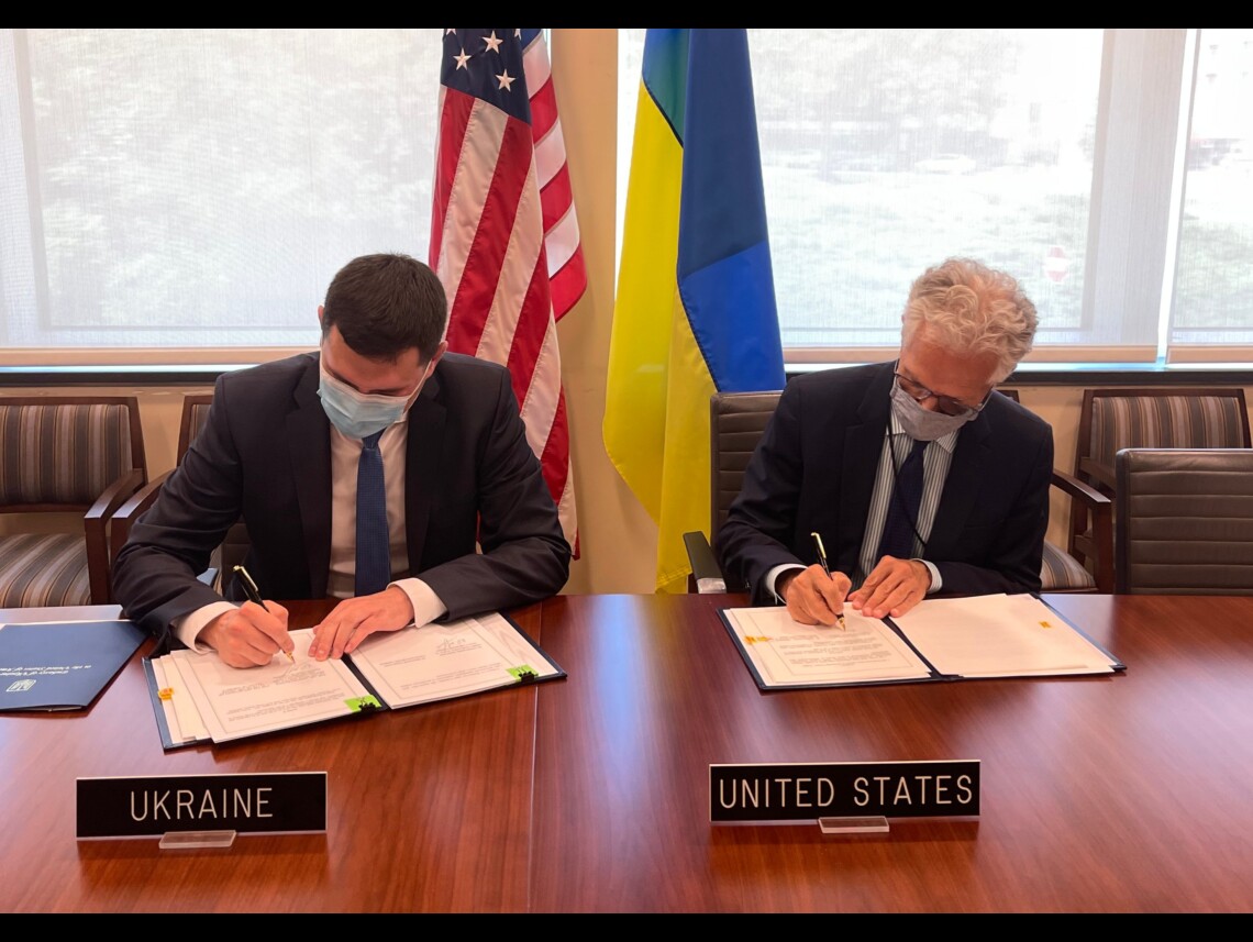 Линия спецсвязи между столицами США и Украины будет работать круглосуточно, поддерживать семь языков и обеспечивать постоянную связь.