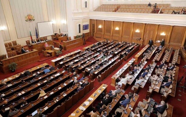 Народні збори вирішили призначити вибори президента Республіки Болгарія на неділю, 14 листопада.