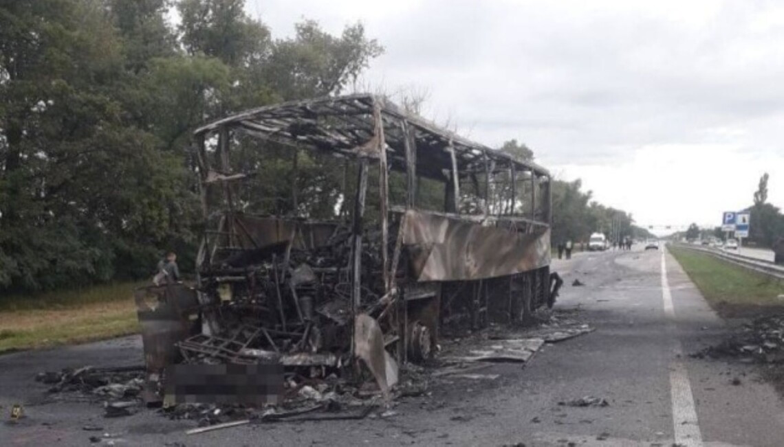 В Житомирской области в субботу, 4 сентября, произошла авария с участием международного автобуса и автовоза.