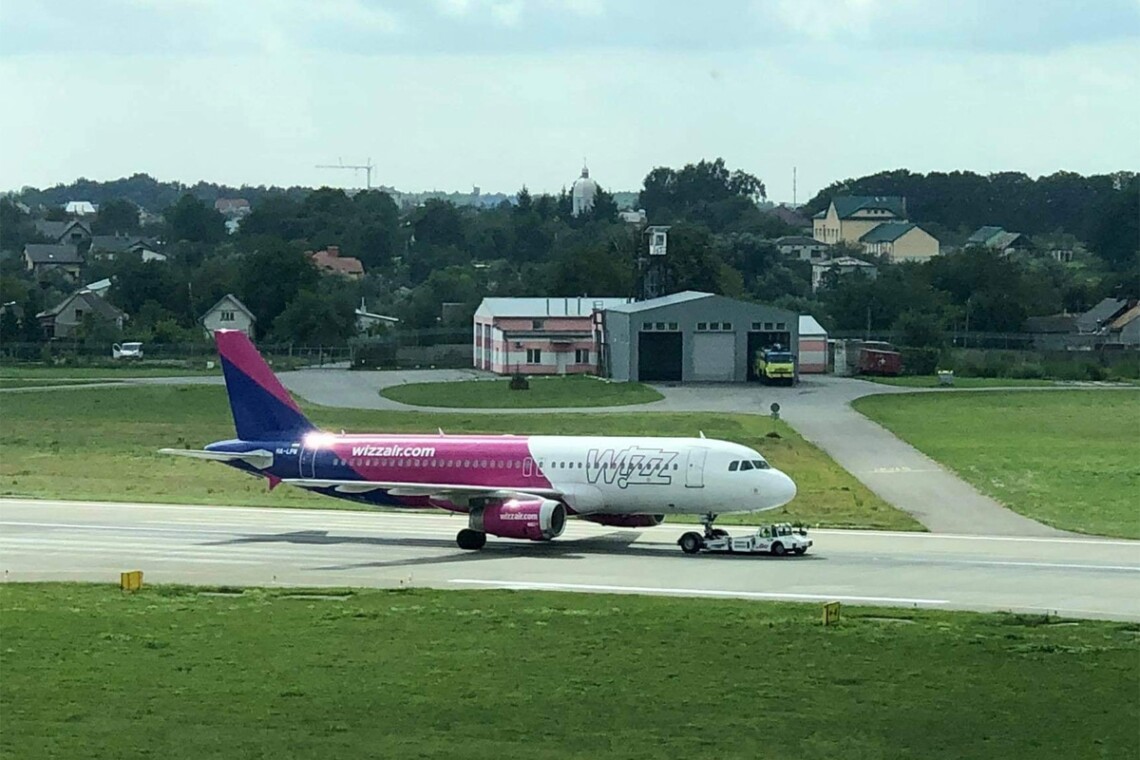 Во Львове в субботу, 4 сентября, самолет авиакомпании Wizz Air Airbus A320 рейсом из Кипра совершил экстренную посадку.
