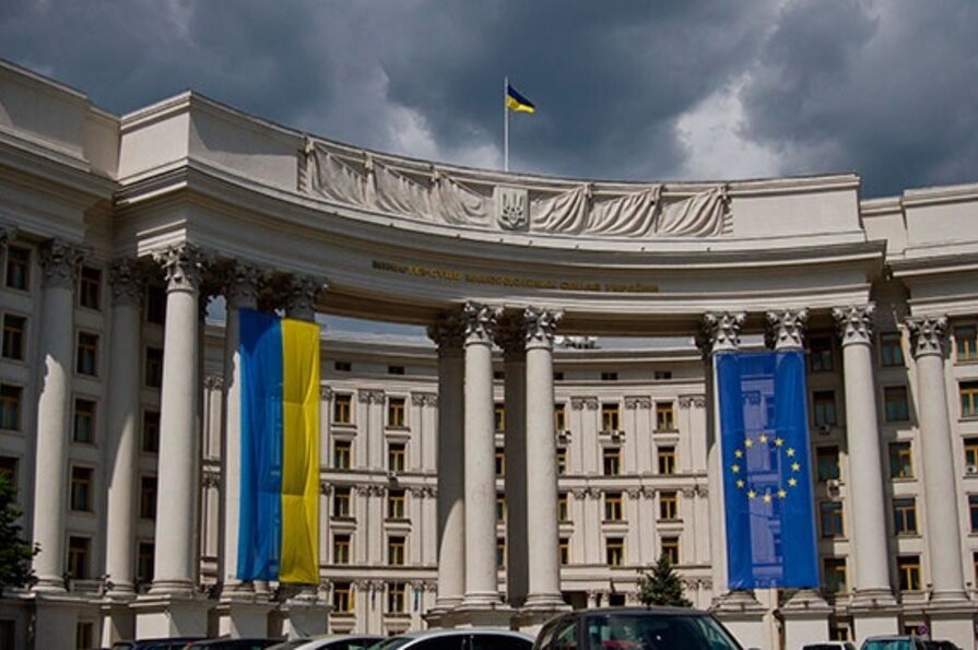 В МИД Украины проверили, есть ли украинцы среди жертв или пострадавших в ДТП с участием туристического автобуса в Египте.