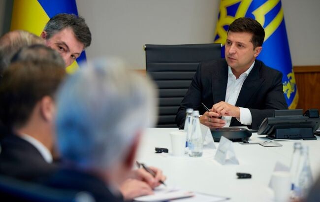 Во время встречи Зеленский поблагодарил США за двухпартийную и двухпалатную поддержку Украины и усилия, которые были приложены в противодействии агрессии со стороны Российской Федерации.