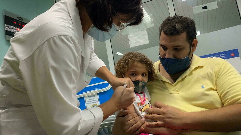 Куба стала первой страной в мире, где вакцинировали от COVID-19 маленьких детей. В стране стартовала кампания для детей от 2 лет.