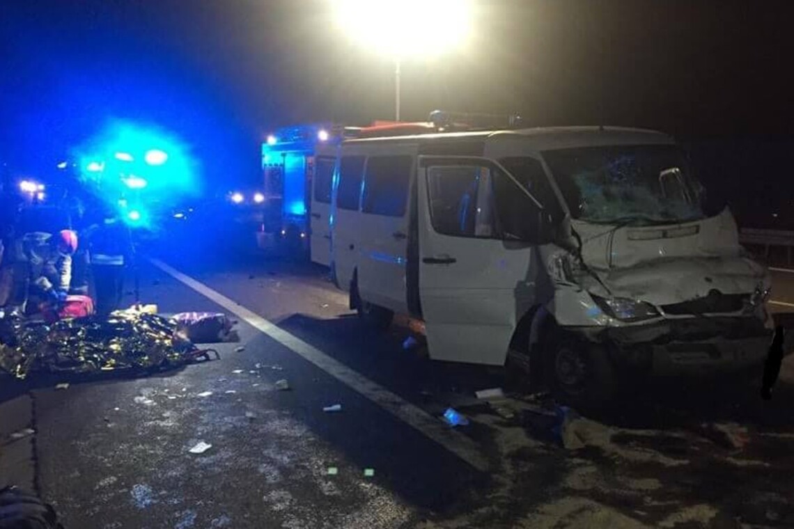 Правоохранители озвучили предварительную причину аварии в Люблине с участием микроавтобуса, в которой пострадали украинцы.