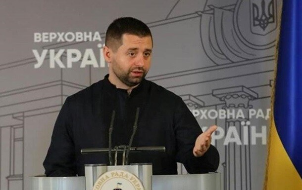 По словам нардепа, фракция еще в середине лета начала переговоры с потенциальными кандидатами на должности министров.