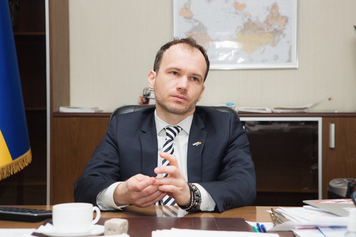 Денис Малюська готов уволиться по просьбе - президента, премьер-министра или жены. Но пока не планирует это делать.