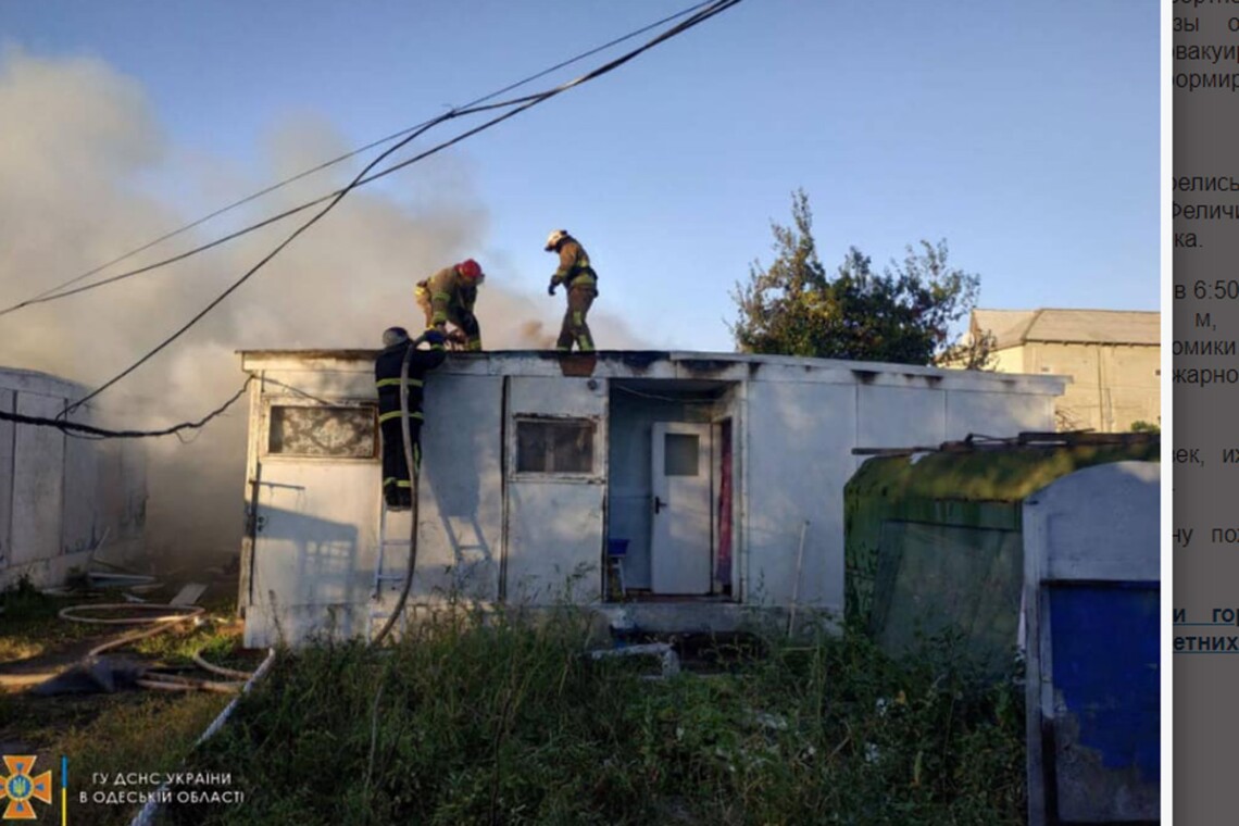 В курортной Затоке Одесской области на территории базы отдыха Феличита произошел пожар. Отдыхающих эвакуировали.