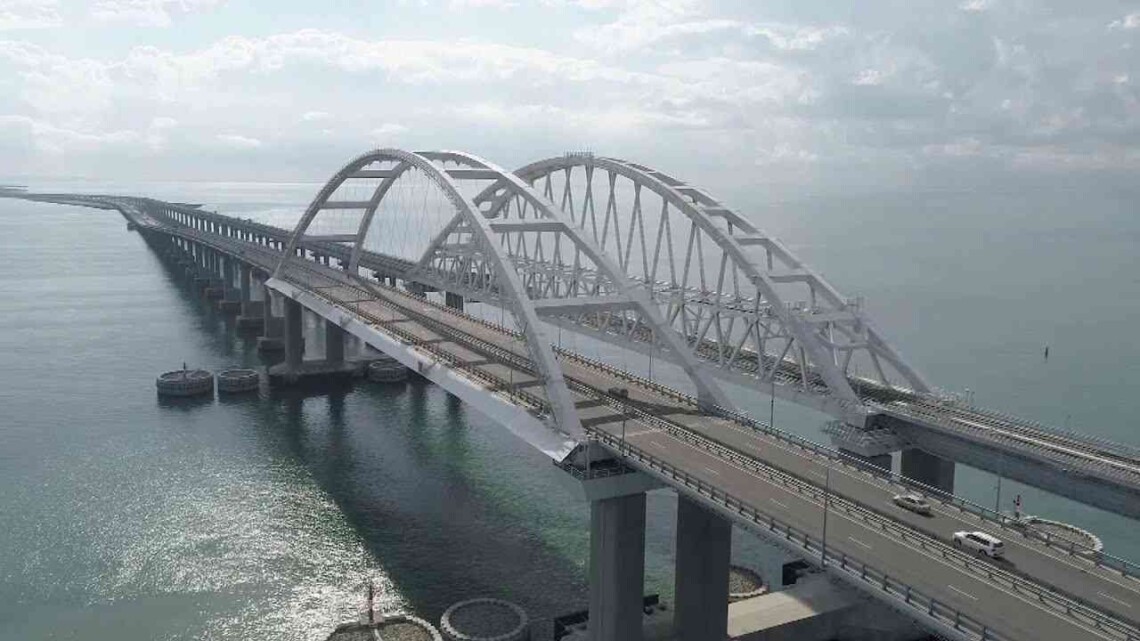 Украина готовит санкции против России из-за Керченского моста и разрушения парков в Севастополе.