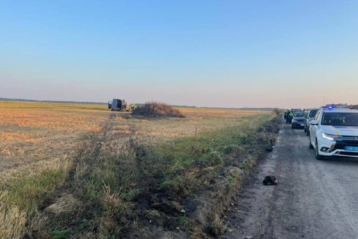 В Киевской области сегодня рано утром в аварию попал автобус, который перевозил паломников-хасидов.