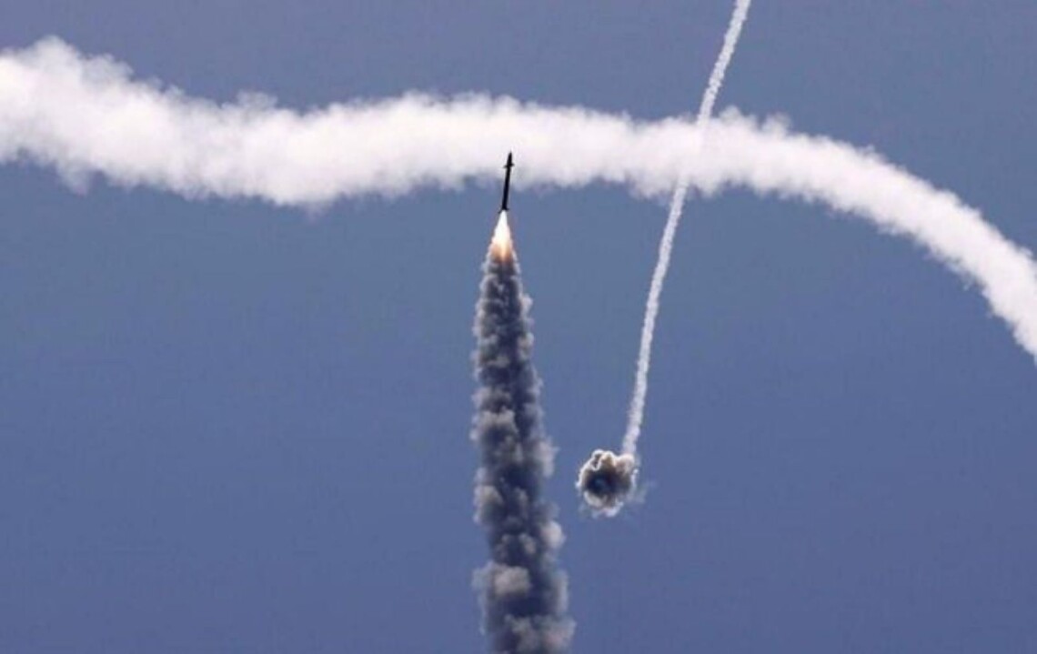 Армия обороны Израиля нанесла авиаудар по Сектору Газа в ответ на выпущенную движением ХАМАС ракету.