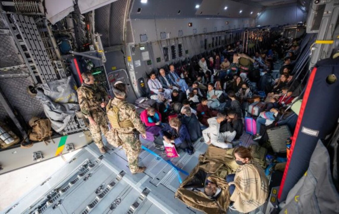 Міністерство внутрішньої безпеки Сполучених Штатів відзначило 44 евакуйованих афганців як потенційно небезпечних для національної безпеки.