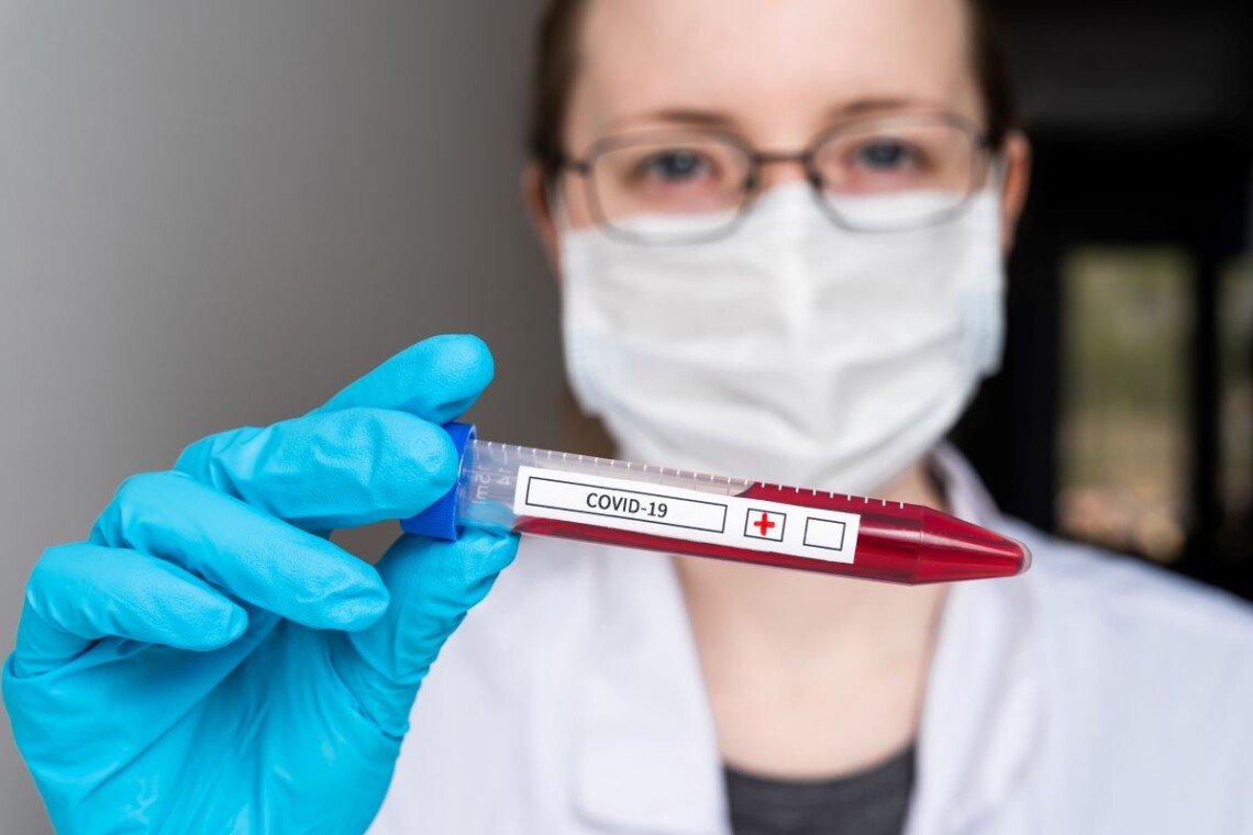 Во Львове учеников и учителей будут проверять на коронавирус. На этой неделе антиген-скрининг введут в одном из учебных заведений города.