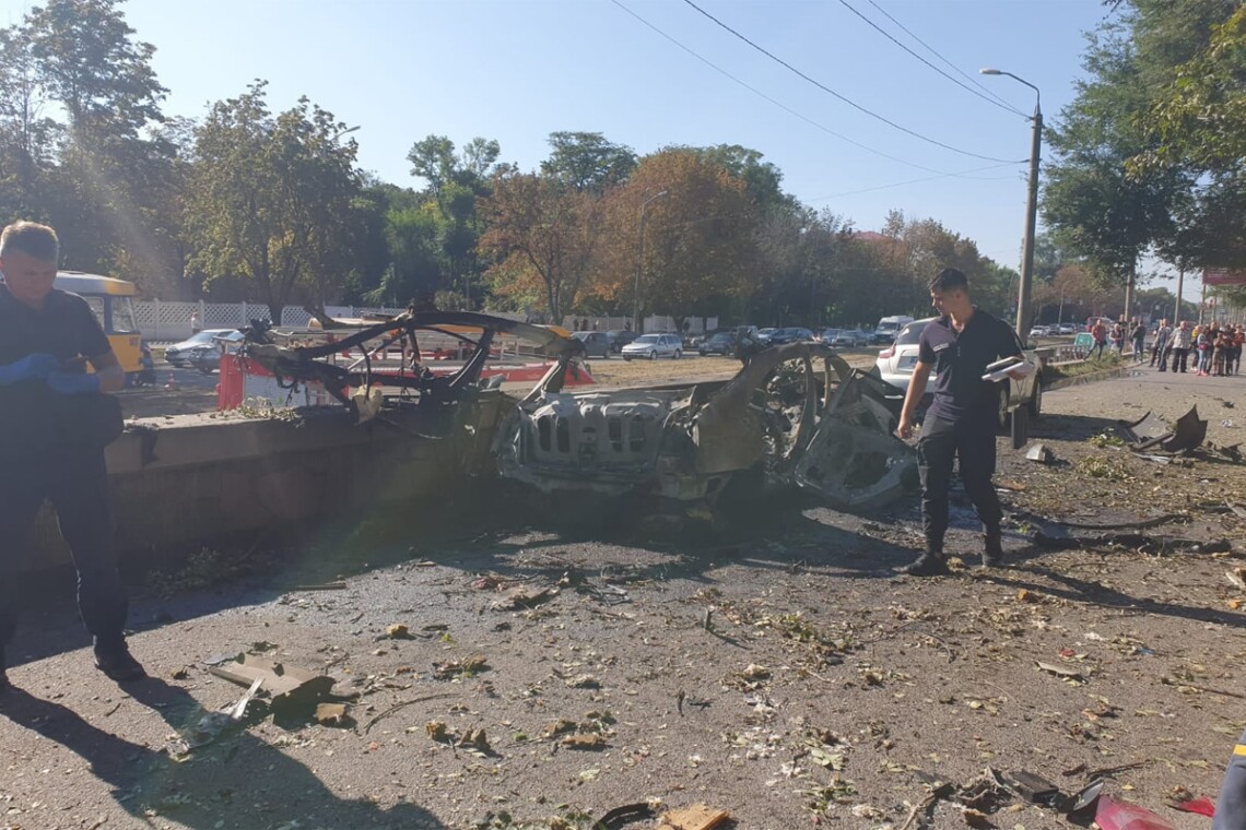 15 вересня у Дніпрі на проспекті Богдана Хмельницького вибухнула машина, всередині якої були люди.
