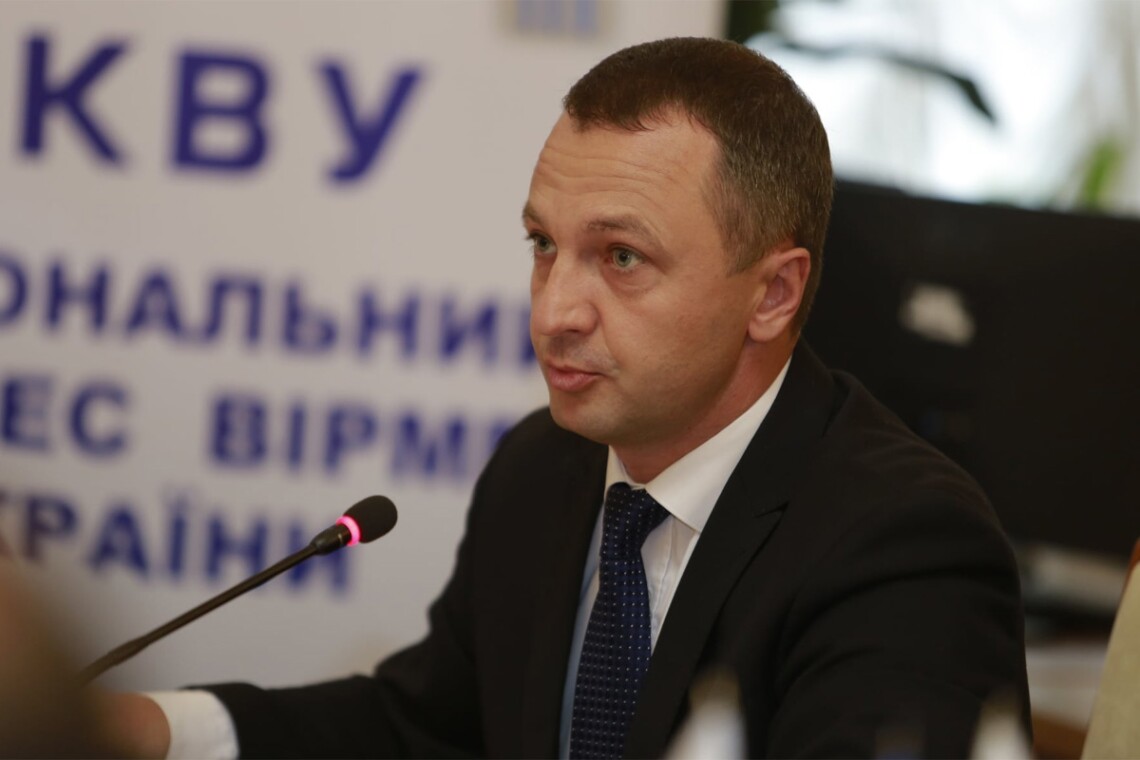 Языковой омбудсмен Тарас Креминь предлагает СНБО рассмотреть вопрос о санкциях против нескольких крупных телеканалов Украины.