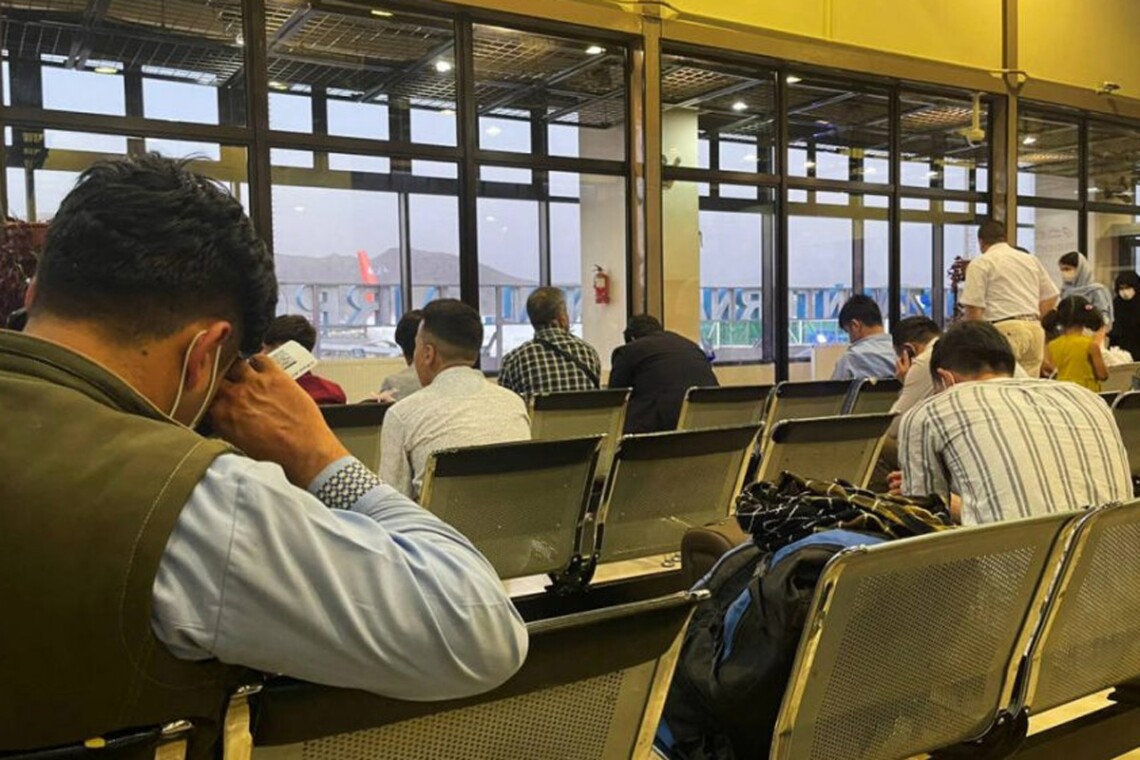 В Афганистане столичный международный аэропорт официально возобновил работу и готов принимать международные рейсы.