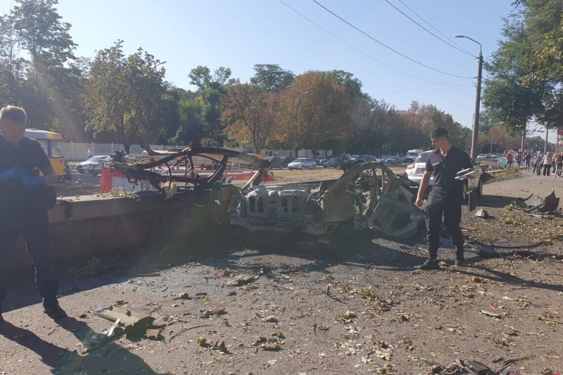 Следствие рассматривает две версии взрыва автомобиля в Днепре, в результате которого погибла спикер местного ГСЧС и парамедик.