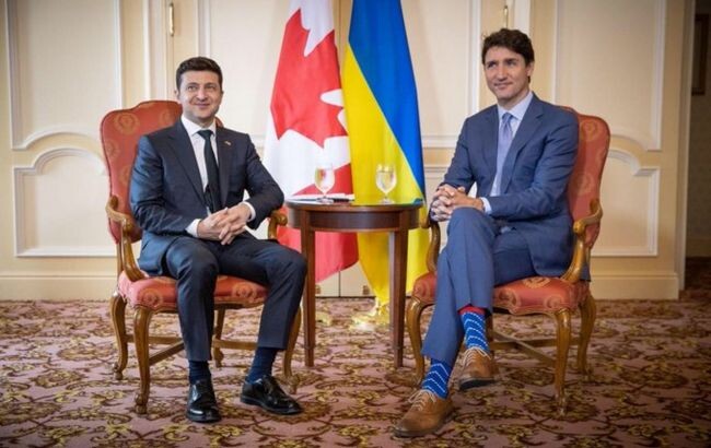 Президент Владимир Зеленский поздравил премьер-министра Канады Джастина Трюдо с победой его партии на парламентских выборах.