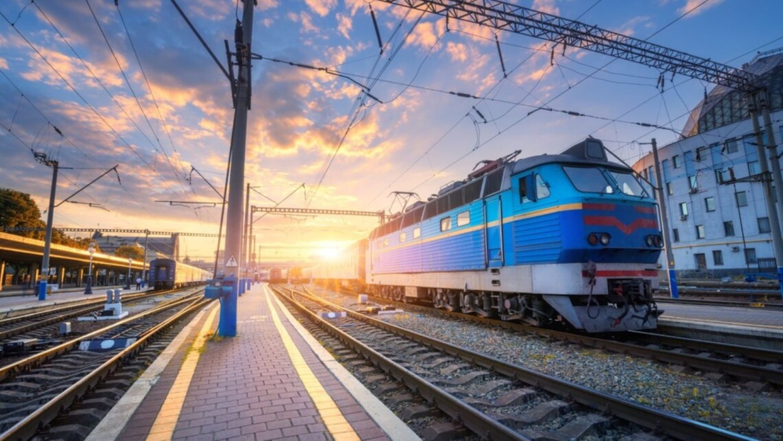 Укрзализныця внесла изменения в график и маршрут поездов из-за карстового провала на железнодорожном участке Новоселица-Мамалыга.