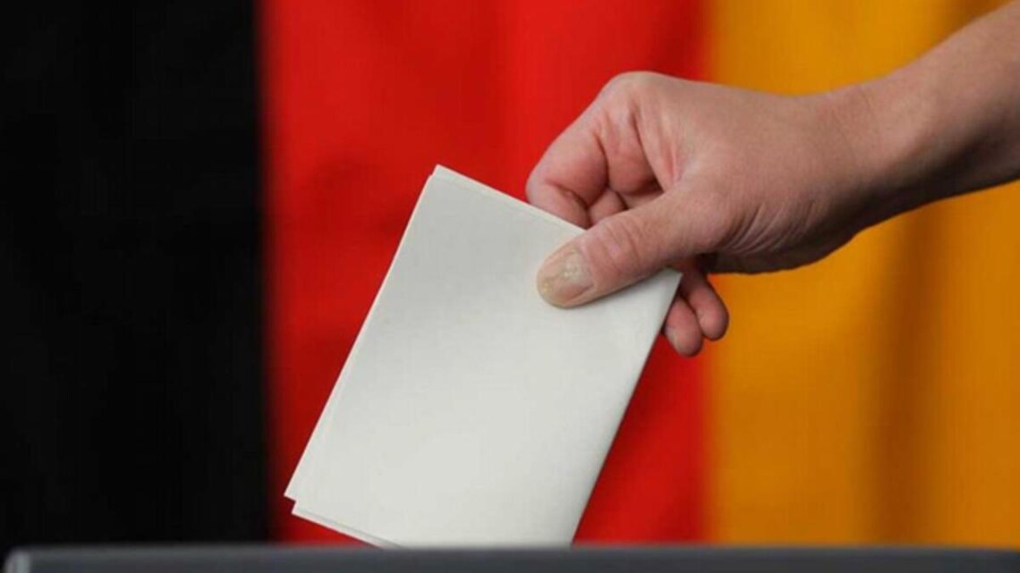 Германские зеленые при этом заняли третье место с 14,6% голосов, на четвертом месте окончательно укрепились свободные демократы с 11,5%