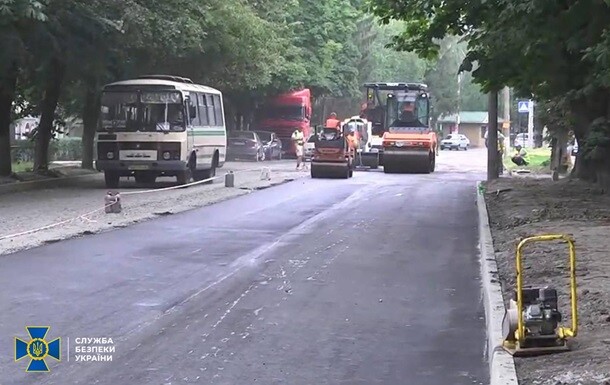 Сотрудники СБУ ликвидировали схемы хищения бюджетных средств, которые были выделены на ремонт дорог в Херсонской и Черкасской областях.