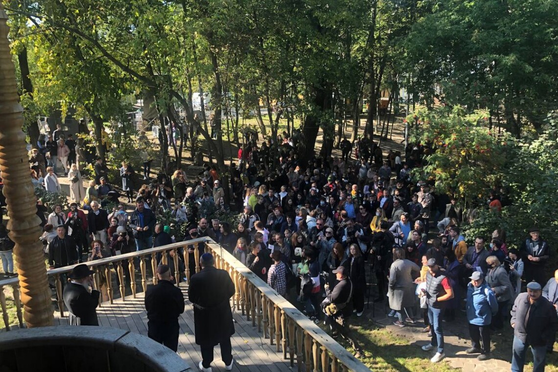 У Києві в неділю, 3 жовтня, пройшов шостий Марш Пам'яті жертв Бабиного Яру. У ньому взяли участь до тисячі осіб.