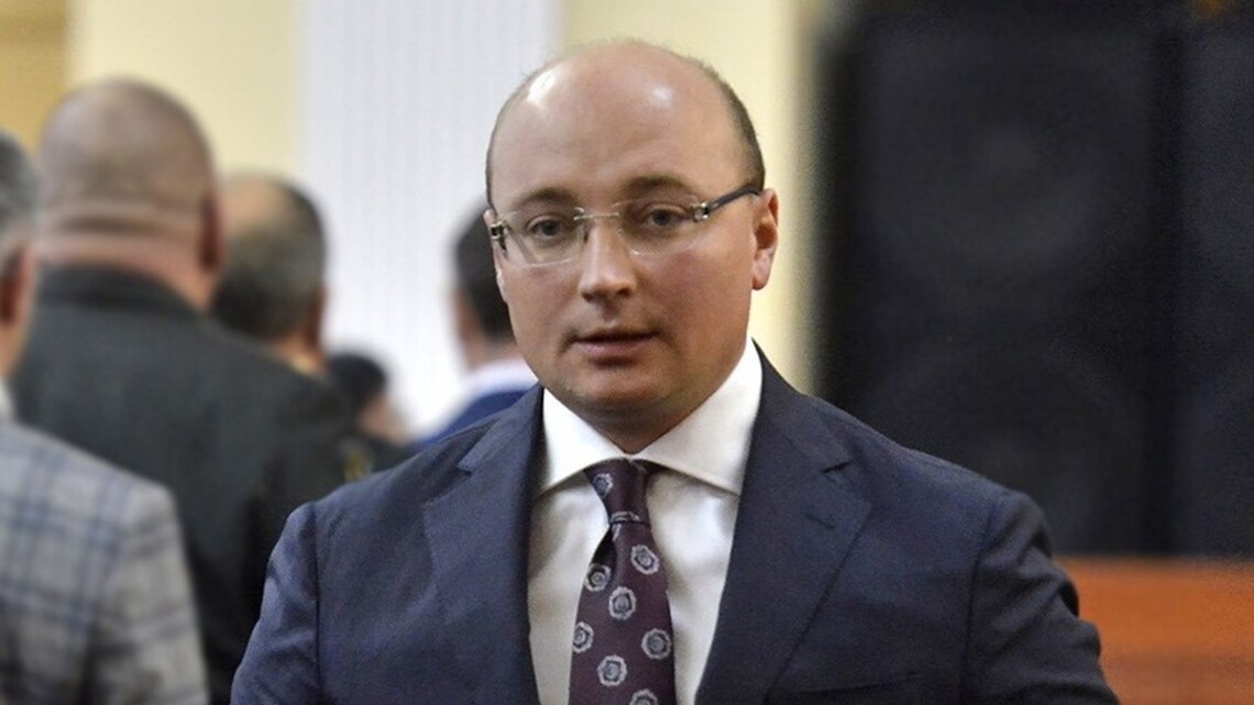 Заступник міністра юстиції України Віталій Василик захищав інтереси приватної компанії, і паралельно працював в уряді. НАЗК зафіксувало це порушення.