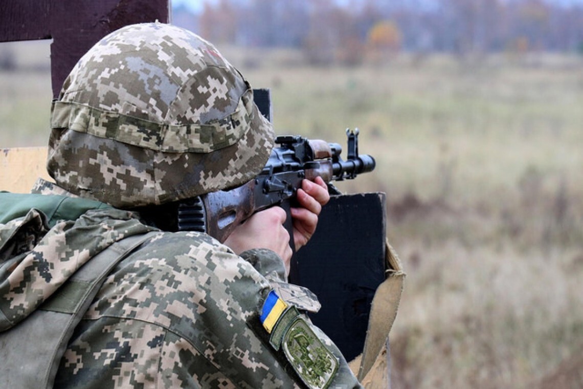 На Донбасі проросійські бойовики за минулу добу чотири рази порушили тишу. Також вони використовували заборонене Мінськими домовленостями озброєння.
