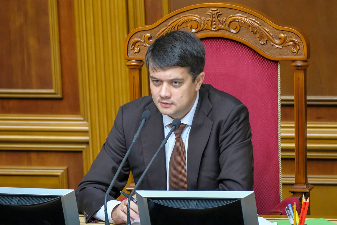 Процедура відкликання з посади голови Верховної ради повинна відбуватися за регламентом, заявив Дмитро Разумков.