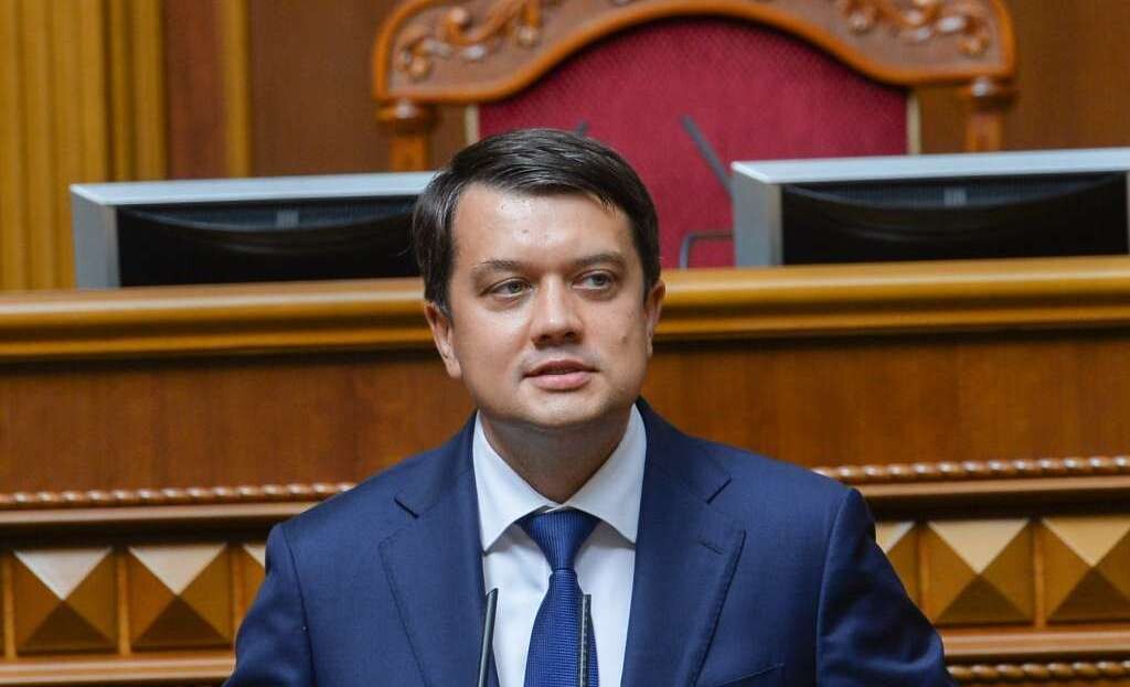 Голову парламенту Дмитра Разумкова відсторонили від ведення засідань ВР на найближчі два сесійні дні.