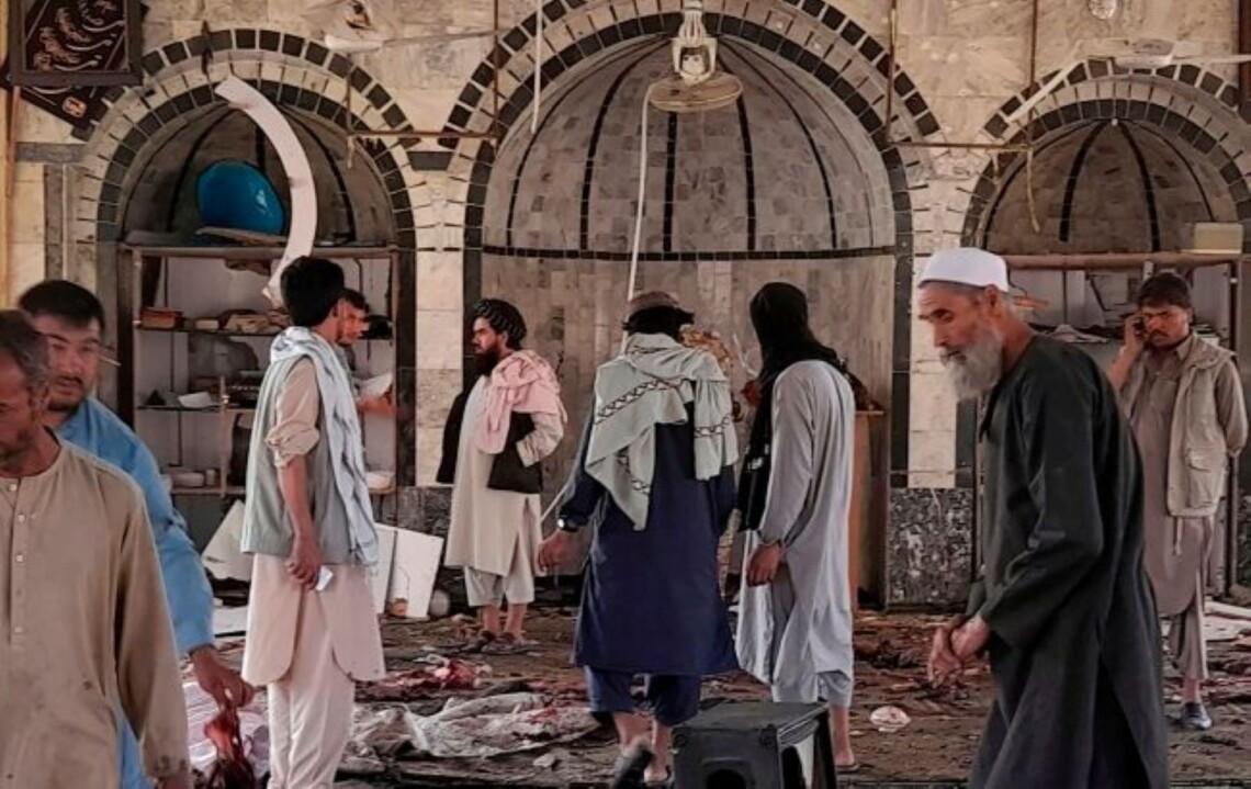 У п'ятницю терорист-смертник атакував мечеть в провінції Афганістану Кундуз. В цей час в храмі перебували майже 400 людей.