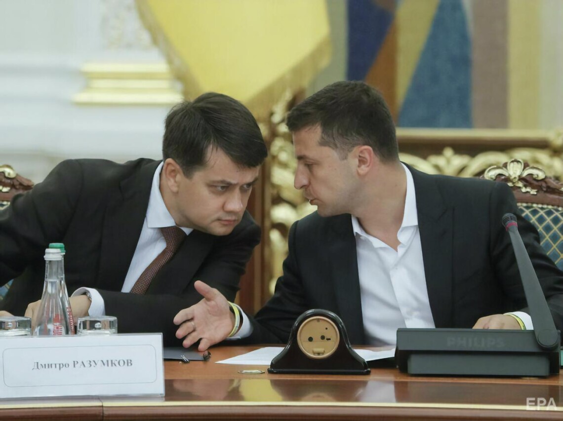 Президент Украины Владимир Зеленский своим указом вывел Дмитрия Разумкова из персонального состава СНБО.