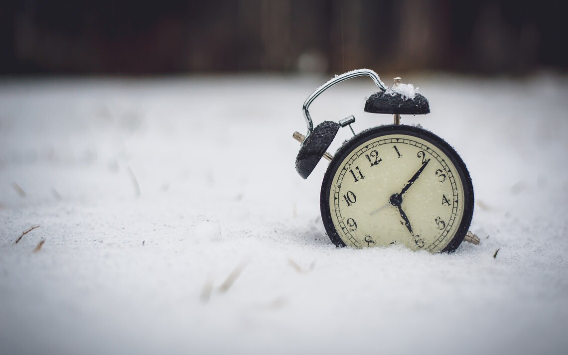Зимовий час 2021. Коли в Україні будуть переводити стрілки годинника восени. На скільки потрібно перевести годинник.