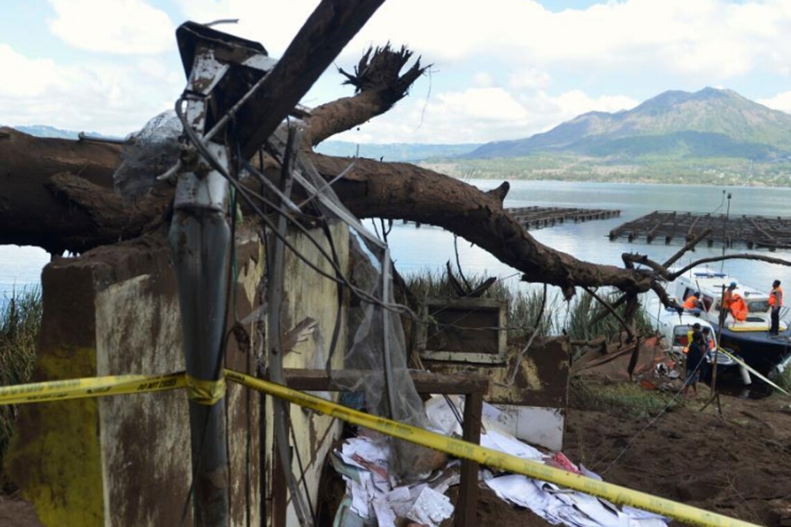 На острові Балі в результаті землетрусу щонайменше три людини загинули і ще сім постраждали.
