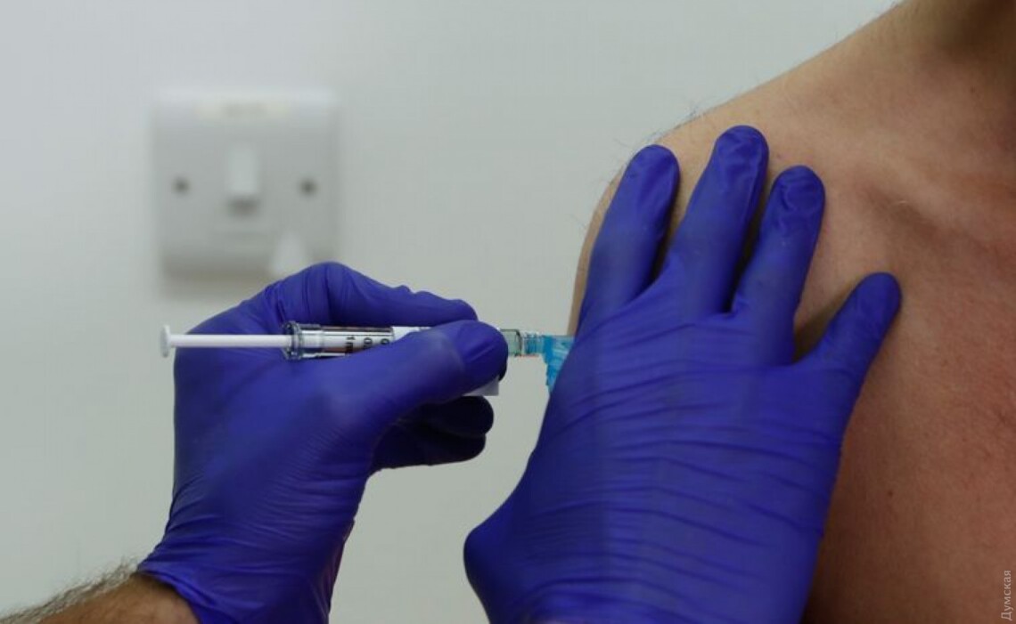 Експерт вважає, що українцям потрібно демонструвати реальну картину того, що може статися при відмові від вакцинації