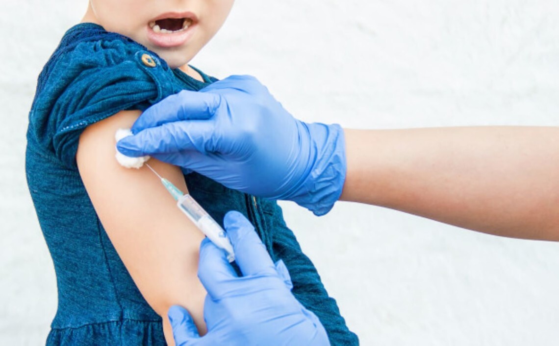 За словами чиновника, в Україні є документи про вакцинацію як повнолітніх, так і осіб від 14 років.