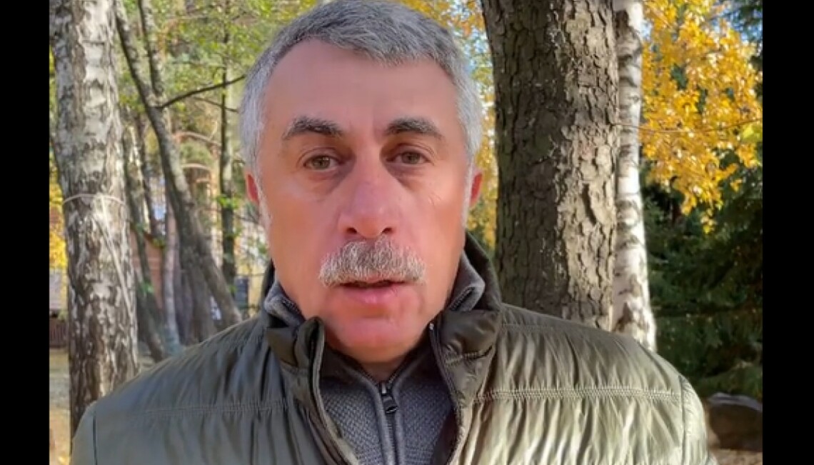 Комаровський звернувся до українців щодо вакцинації від COVID-19. У відеозверненні він розповів, що ковідні лікарні переповнені.