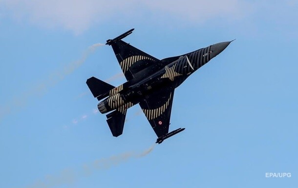 Спочатку Анкара замовила у США понад 100 винищувачів нового покоління F-35, проте Вашингтон відмовився продавати літаки.