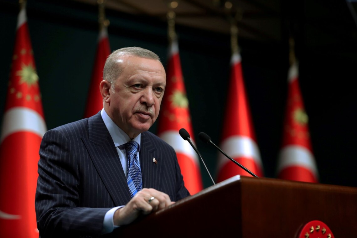Президент Туреччини Реджеп Таїп Ердоган доручив МЗС країни оголосити персонами нон грата послів 10 країни.