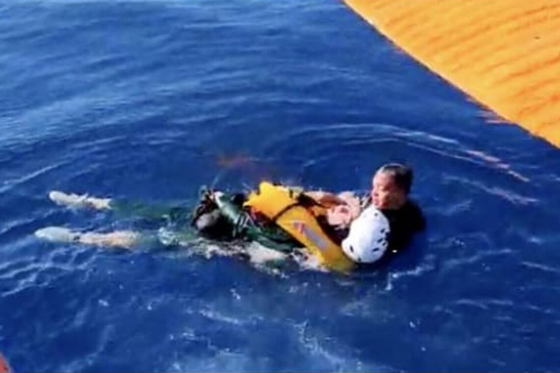 У Туреччині під час фестивалю повітряних ігор зірвалася в море українська парашутистка. Її врятувала берегова охорона.