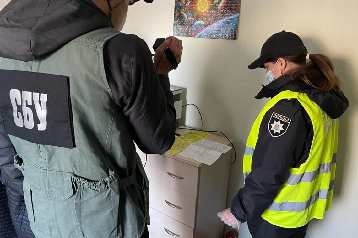 В Черниговской и Сумской областях правоохранители разоблачили торговлю поддельными COVID-сертификатами.