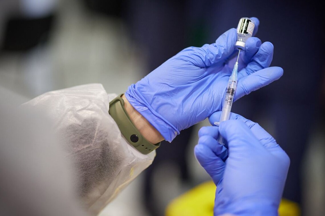За сутки в Украине сделали 317 209 прививок от коронавируса. Это новый рекорд за все время вакцинации.