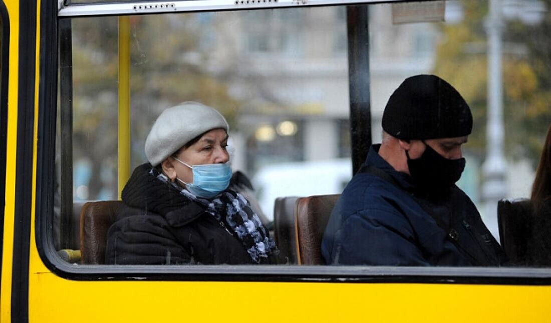 У Києві наразі складна ситуація через негативну коронавірусну статистику. За останній тиждень щодня в столиці помирало 40-50 людей.