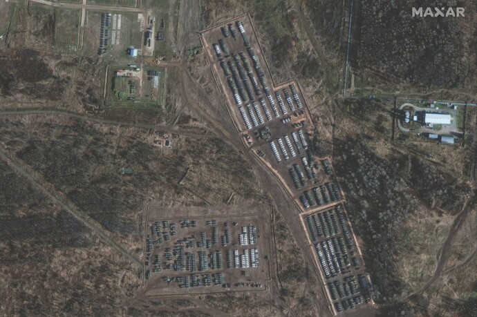 Армия России на границе с Украиной. Politico сообщает о том, что РФ сосредотачивает войска и технику, в качестве доказательства  - опубликовали спутниковые снимки.
