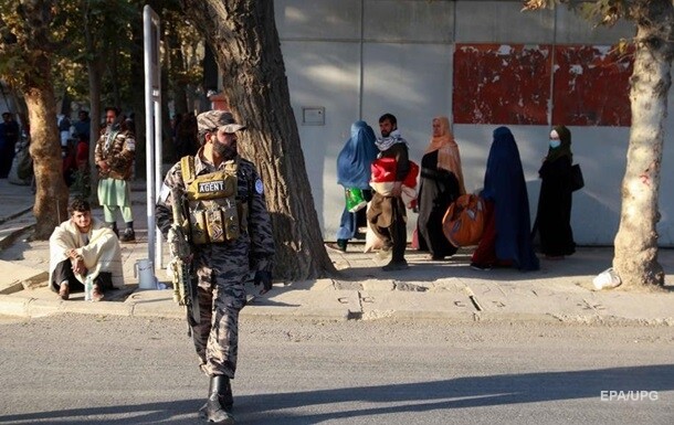 При атаке боевиками крупнейшего военного госпиталя в столице Афганистана Кабуле погибло по меньшей мере 25 человек.