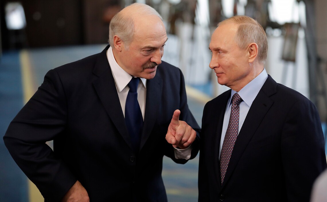 Подписание документа происходило в режиме видеоконференции. Первым декрет о союзных программах подписал Путин. После него - Лукашенко.