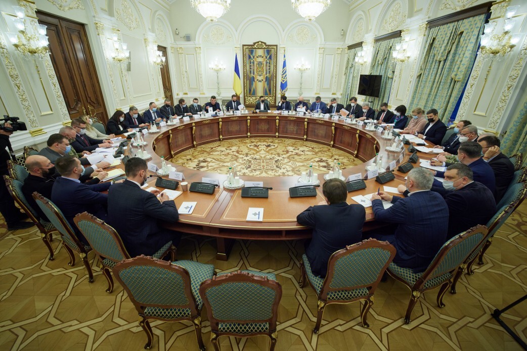 Причиной очередных перестановок в составе СНБО послужили недавние кадровые ротации в Кабинете министров Украины