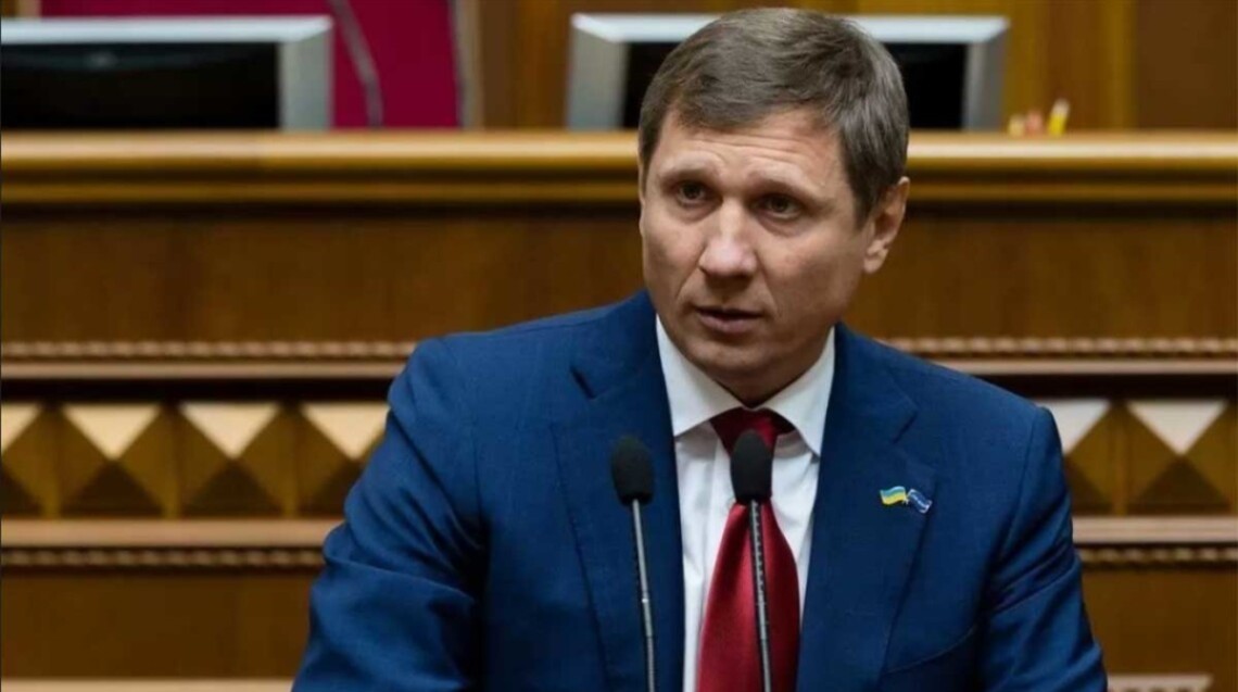 У своїй декларації за 2020 рік народний депутат Сергій Шахов не вказав нерухомість та доходи цивільної дружини, бо не вважає її членом родини.